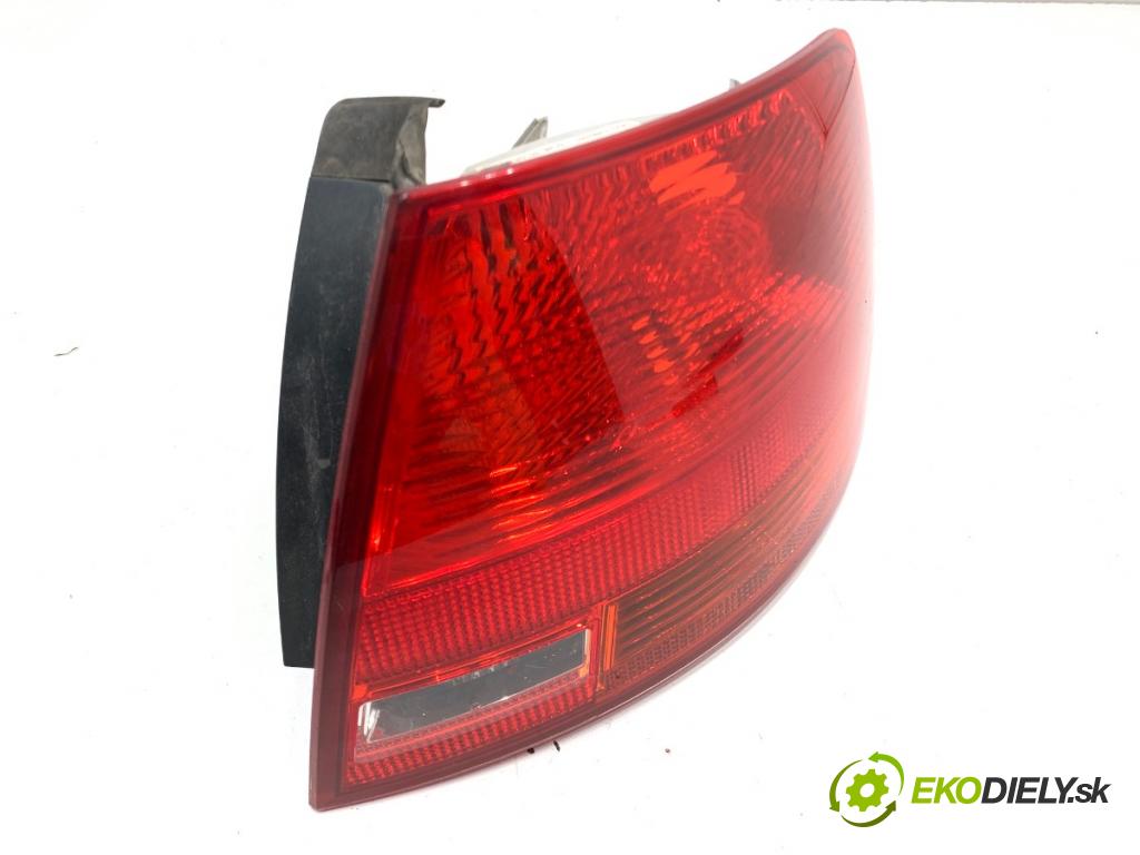 AUDI A4 B7 Kombi 2007 103 kW 2.0 TDI 1968 Svetlo pravy zad 8E9945096E