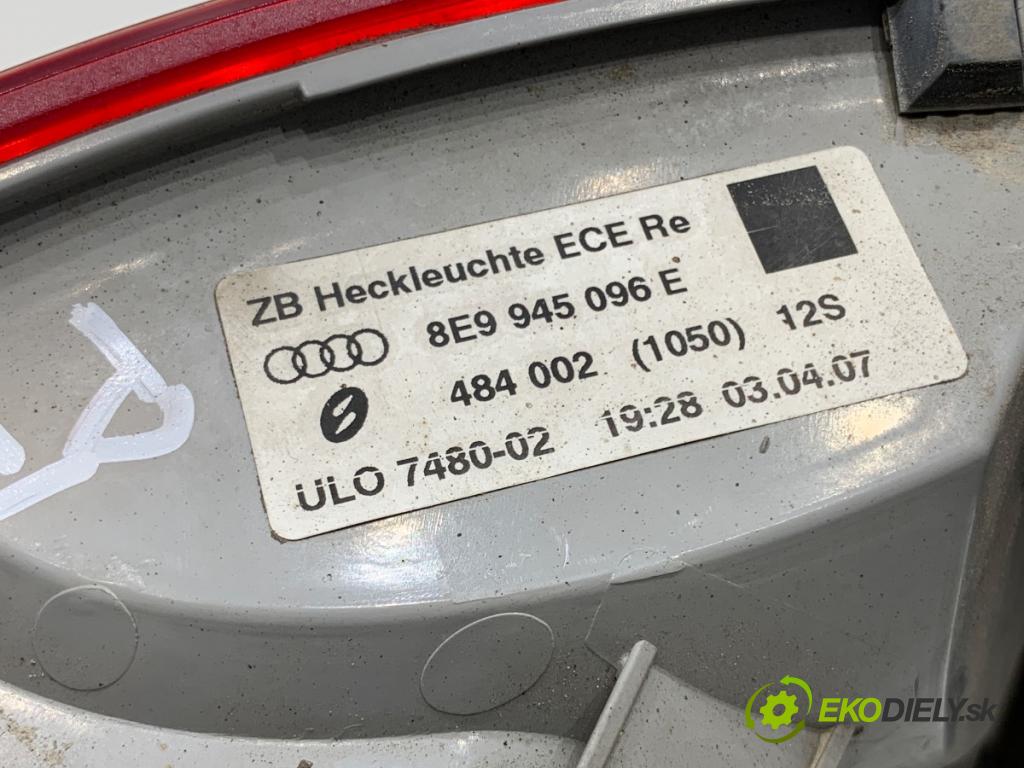 AUDI A4 B7 Kombi 2007 103 kW 2.0 TDI 1968 Svetlo pravy zad 8E9945096E