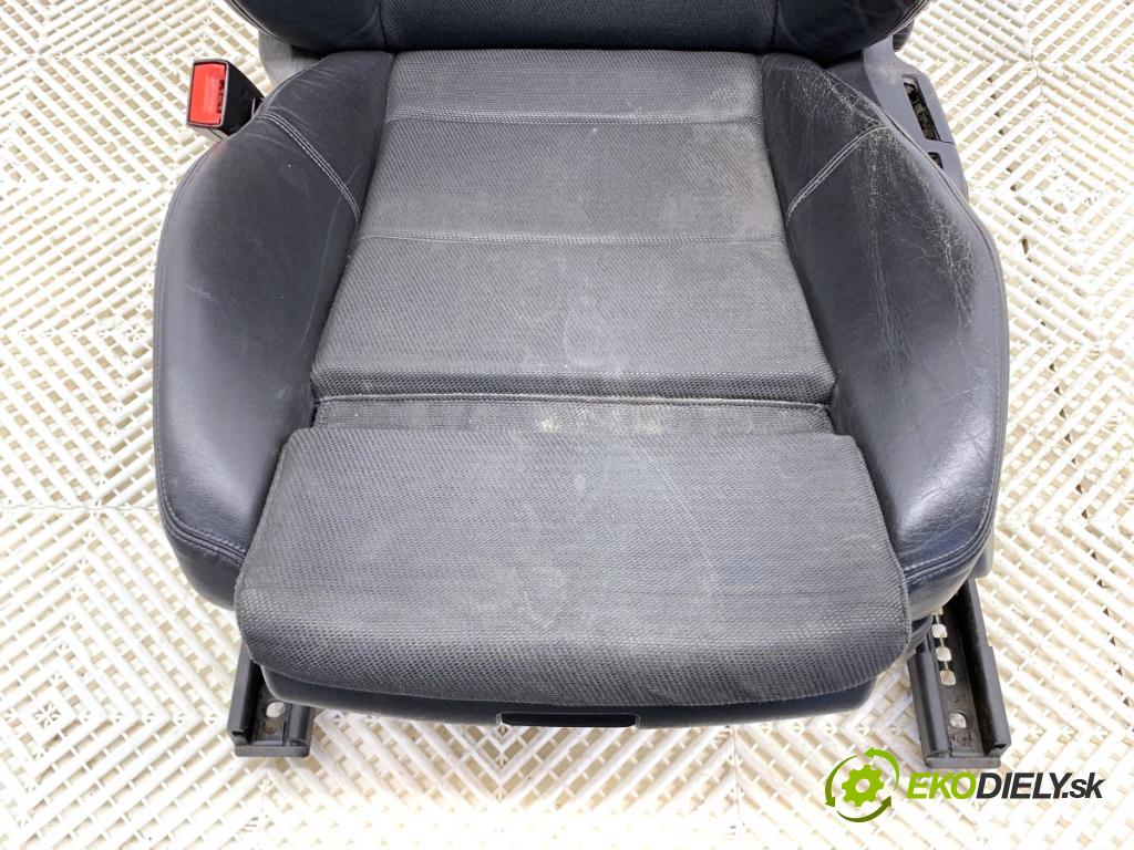 AUDI A4 B7 Kombi 2007 103 kW 2.0 TDI 1968 Sedadlo ľavy predný S-LINE