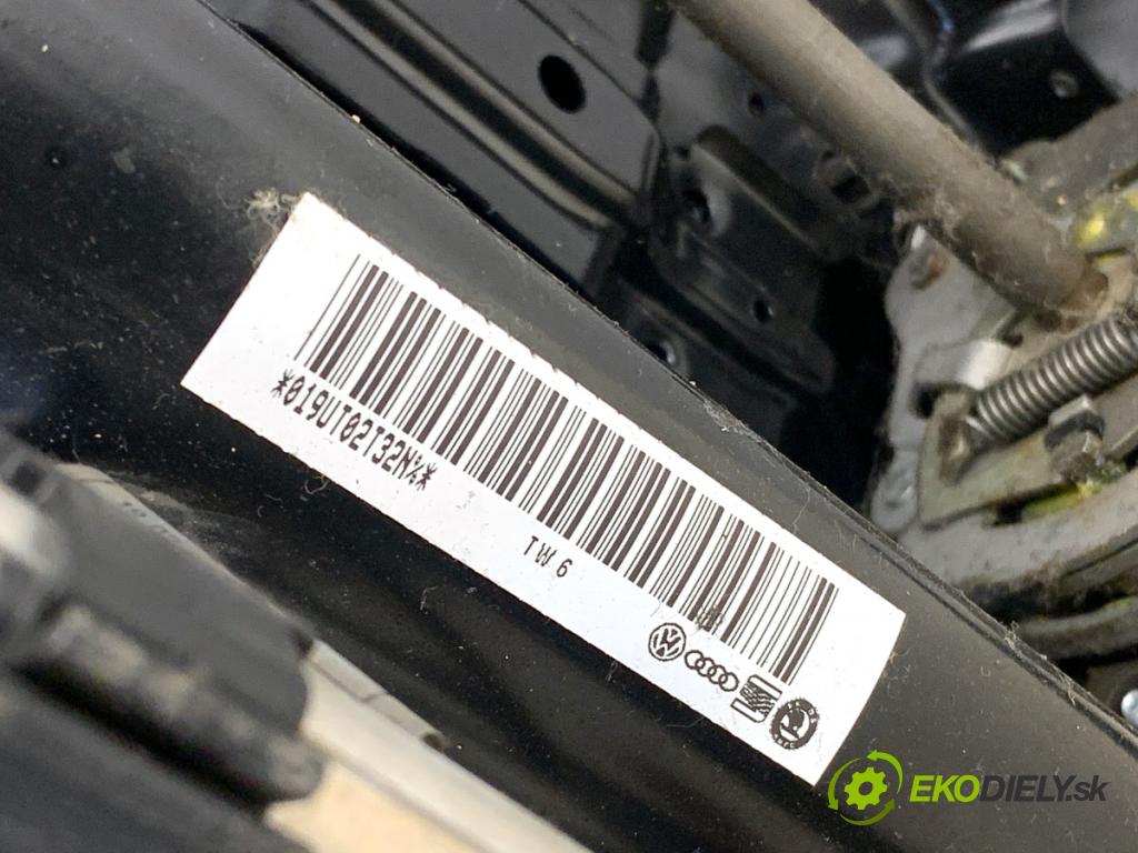 AUDI A4 B7 Kombi 2007 103 kW 2.0 TDI 1968 Sedadlo ľavy predný S-LINE