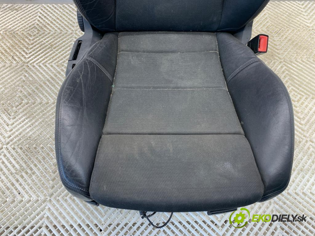 AUDI A4 B7 Kombi 2007 103 kW 2.0 TDI 1968 Sedadlo pravy predný S-LINE