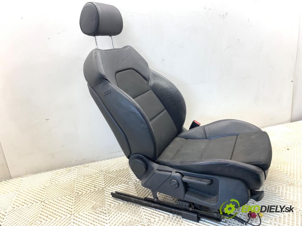 AUDI A4 B7 Kombi 2007 103 kW 2.0 TDI 1968 Sedadlo pravy predný S-LINE