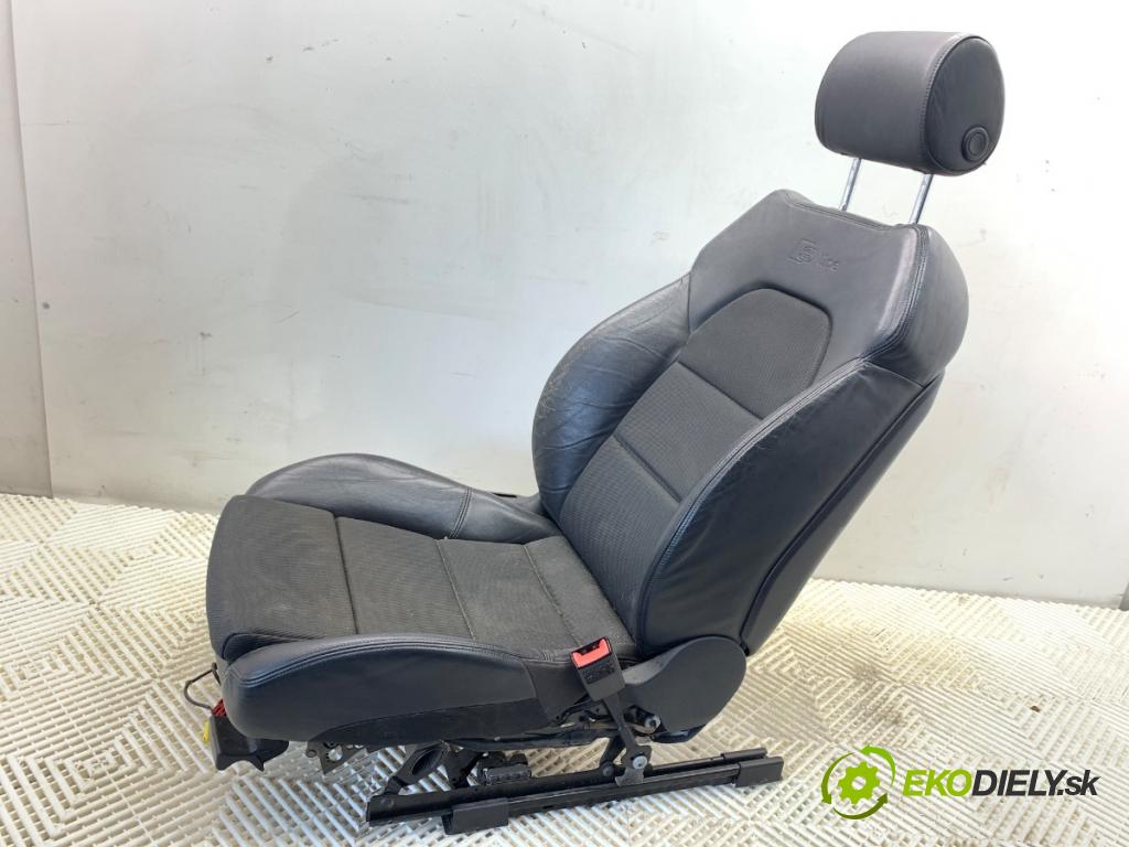 AUDI A4 B7 Kombi 2007 103 kW 2.0 TDI 1968 Sedadlo pravy predný S-LINE