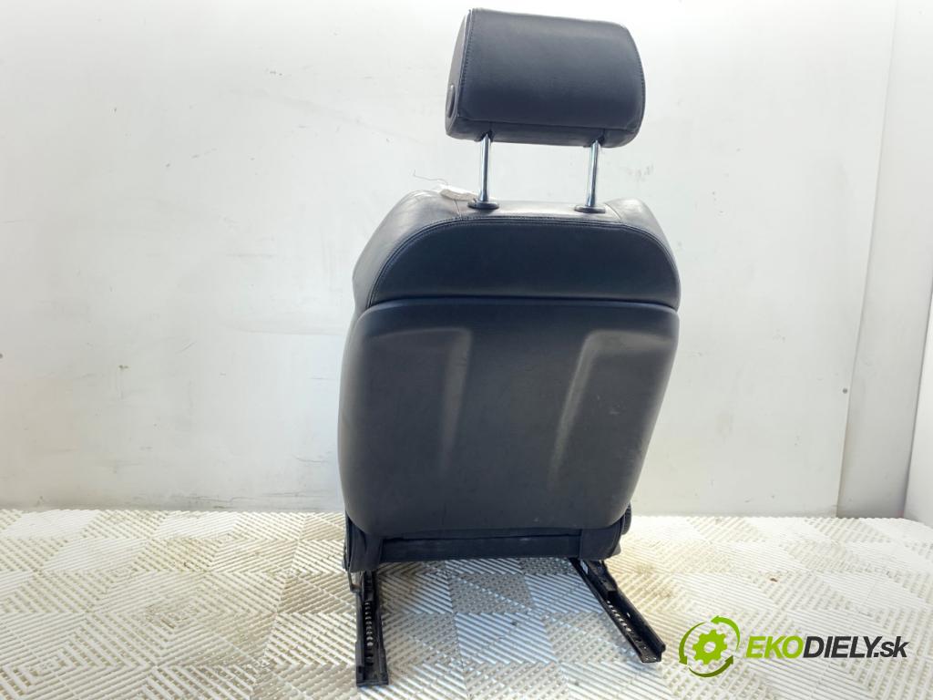 AUDI A4 B7 Kombi 2007 103 kW 2.0 TDI 1968 Sedadlo pravy predný S-LINE