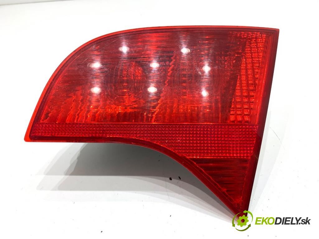 AUDI A4 B7 Kombi 2007 103 kW 2.0 TDI 1968 Svetlo zad pravá vnútorná 8E9945094 (Kľučka dverí ostatné)