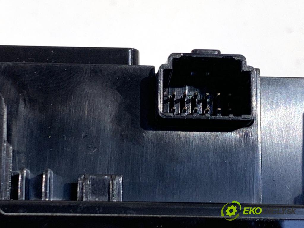 BAIC X75 SUV 2024 138 kW DCT 1498 Panel ovládania kúrenia zad A00118824