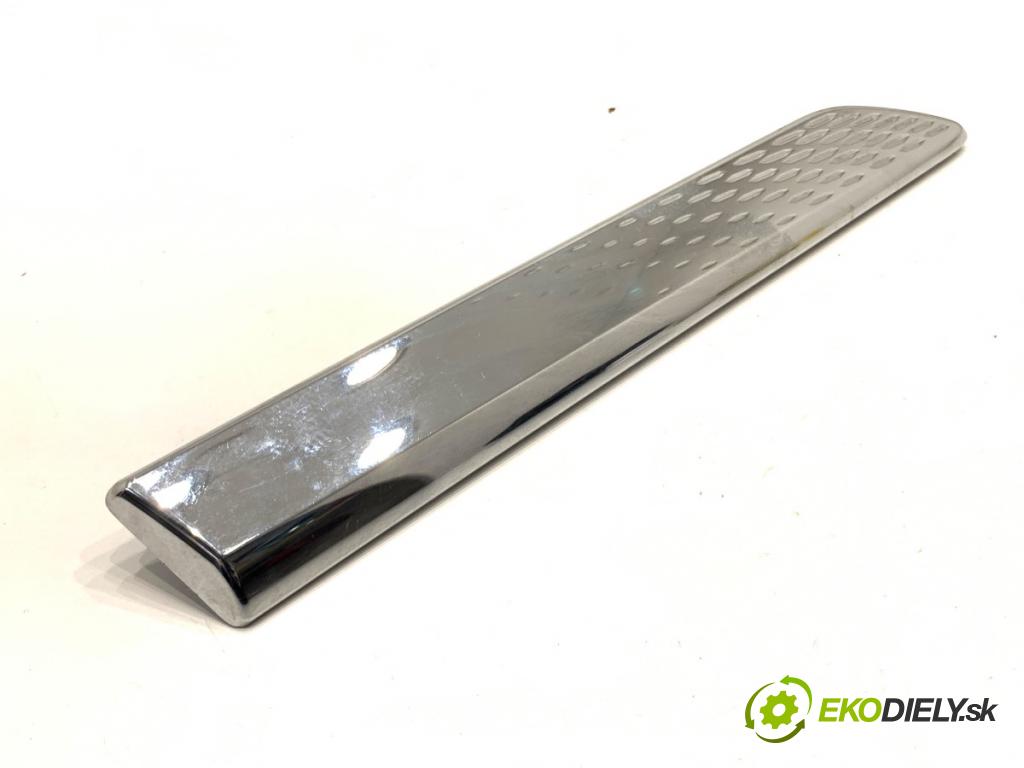 BAIC X75 SUV 2024 138 kW DCT 1498 Lišta blatníka predný pravá A0015736