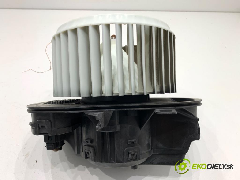 VW TOUAREG SUV 2016 206 kW 3.6 V6 FSI 3597 ventilátor kúrenia 7P0820021F