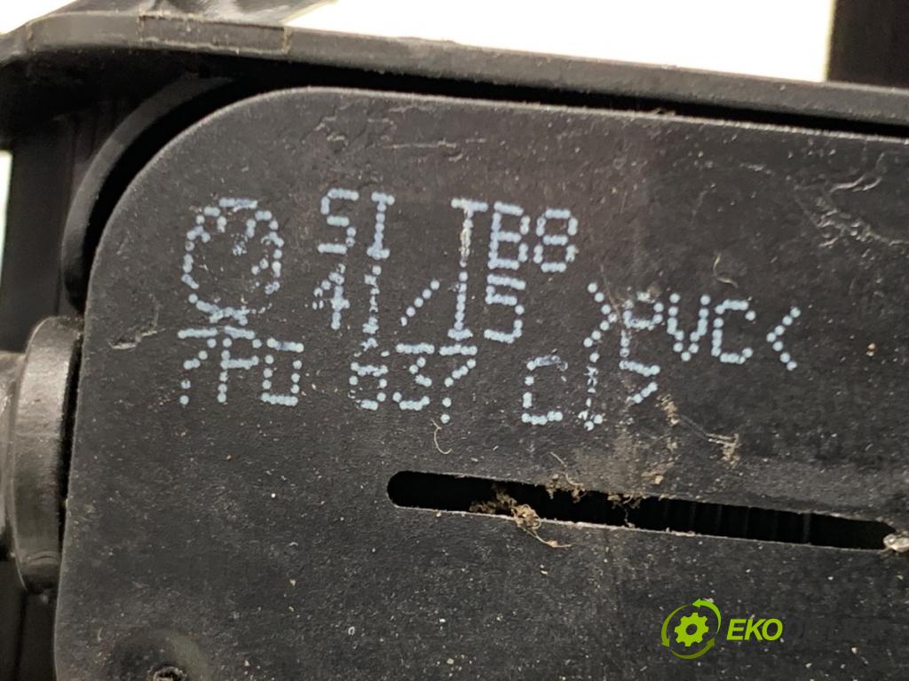 VW TOUAREG SUV 2016 206 kW 3.6 V6 FSI 3597 klika vnejší pravý přední část 7P0837017