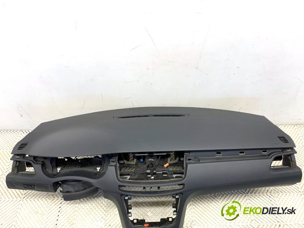 PEUGEOT 508 I sedan 2011 115 kW 1.6 THP 1598 palubní doska POLŠTÁŘ: spolujezdce