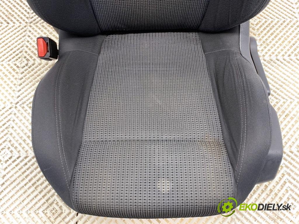 PEUGEOT 508 I sedan 2011 115 kW 1.6 THP 1598 sedadlo levý přední část