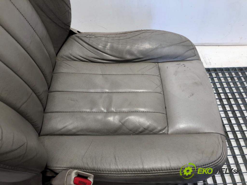 DODGE DURANGO II SUV 2005 257 kW 5.7 AWD 5654 sedadlo levý přední část