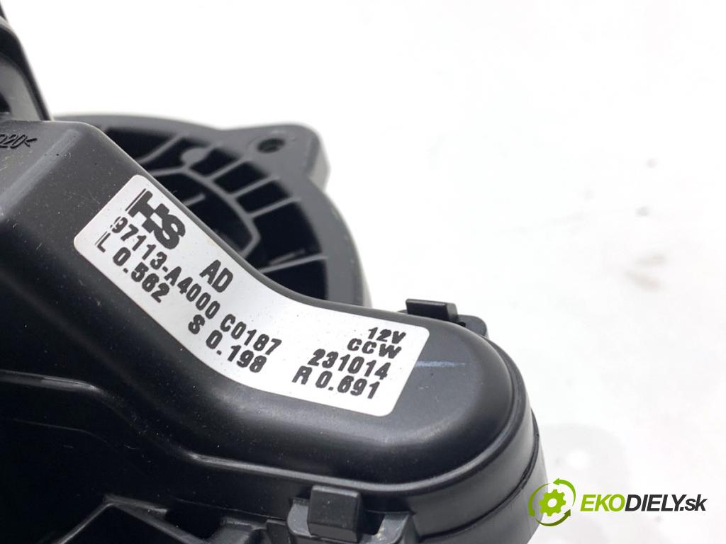 HYUNDAI i30 Kombi 2023 88 kW 1.0 T-GDI 998 ventilátor kúrenia 97113-A4000