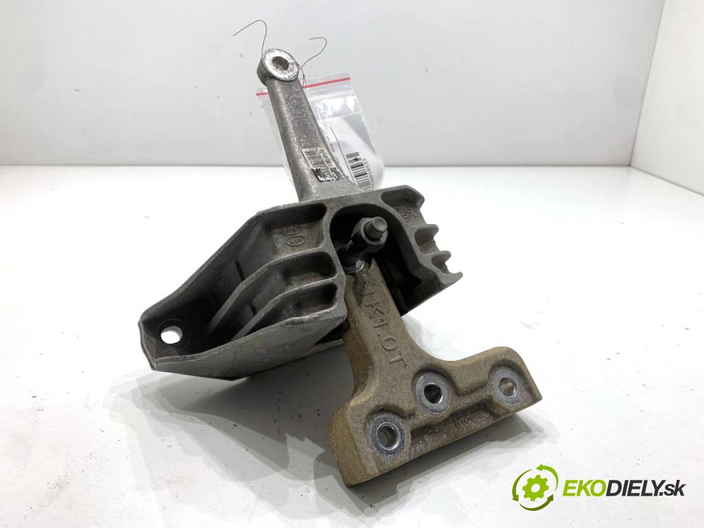 HYUNDAI i30 Kombi 2023 88 kW 1.0 T-GDI 998 AirBag Motor pravy 21810-G4000