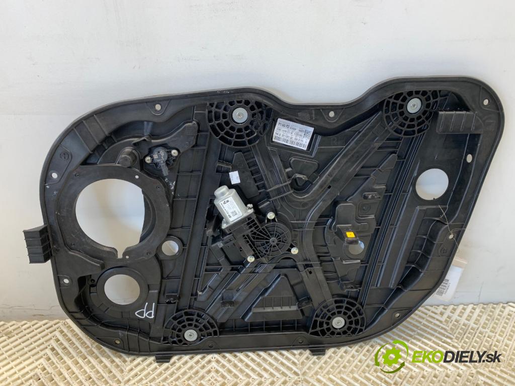 HYUNDAI i30 Kombi 2023 88 kW 1.0 T-GDI 998 Mechanizmus okna pravy predný 82460-G4010