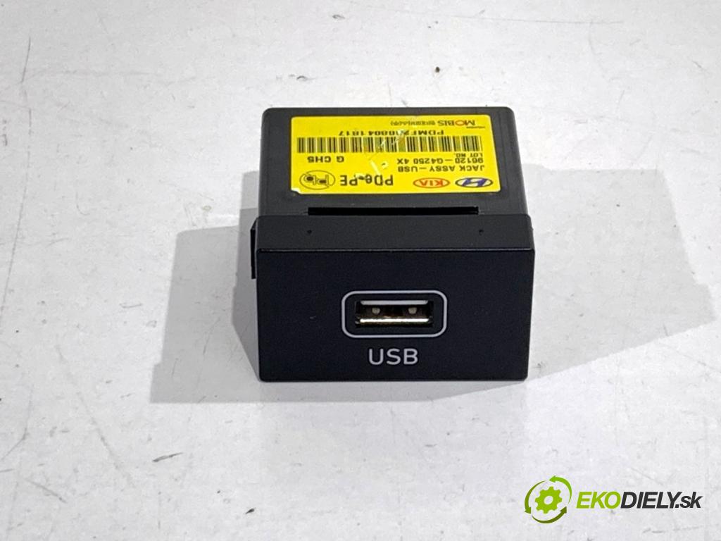 HYUNDAI i30 Kombi 2023 88 kW 1.0 T-GDI 998 HNÍZDO: USB 96120-G4250