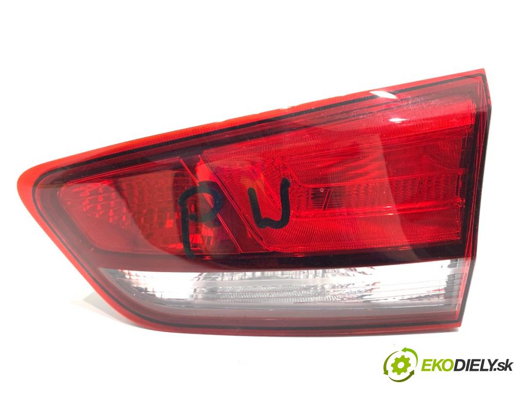 HYUNDAI i30 Kombi 2023 88 kW 1.0 T-GDI 998 Svetlo zad pravá vnútorná 92404G4200 (Kľučka dverí ostatné)