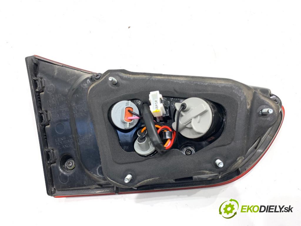 HYUNDAI i30 Kombi 2023 88 kW 1.0 T-GDI 998 Svetlo zad pravá vnútorná 92404G4200 (Kľučka dverí ostatné)