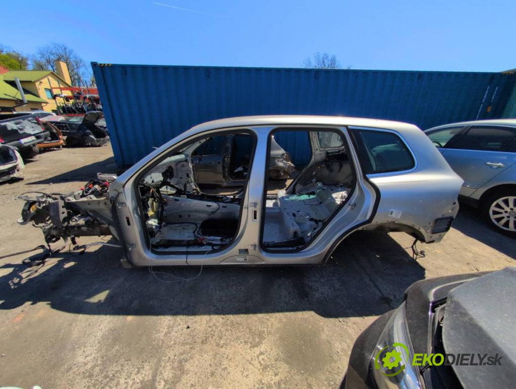 VW TOUAREG SUV 2016 206 kW 3.6 V6 FSI 3597 karoséria ČTVRŤÁK: Blatník prah strecha PODŁUŻNICA