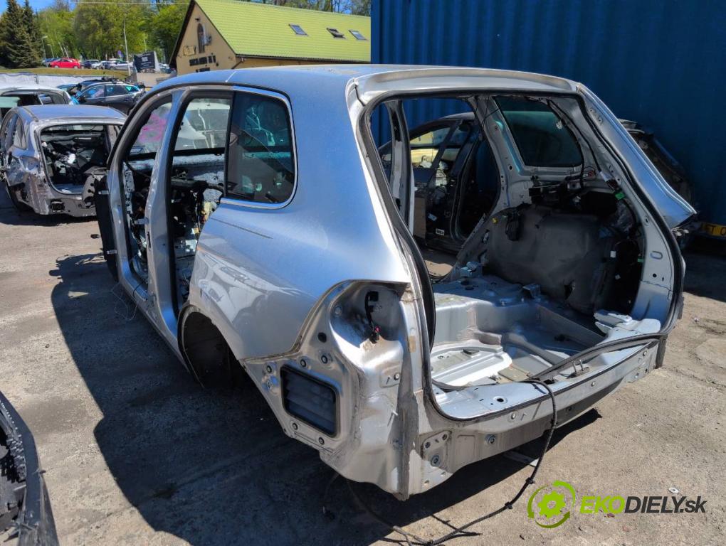 VW TOUAREG SUV 2016 206 kW 3.6 V6 FSI 3597 karoséria ČTVRŤÁK: Blatník prah strecha PODŁUŻNICA