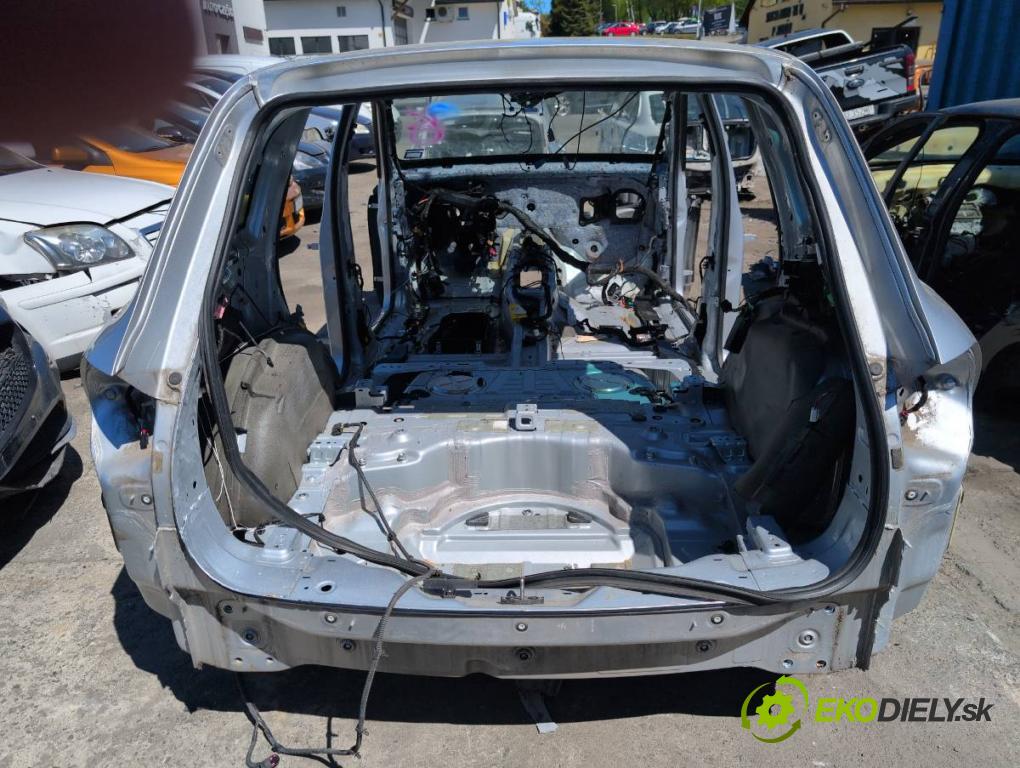 VW TOUAREG SUV 2016 206 kW 3.6 V6 FSI 3597 karoséria ČTVRŤÁK: Blatník prah strecha PODŁUŻNICA