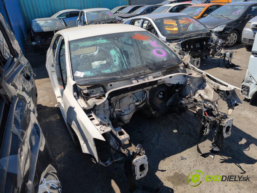 VW JETTA IV sedan 2012 90 kW 1.4 TSI 1390 karoséria ČTVRŤÁK: Blatník prah strecha PODŁUŻNICA