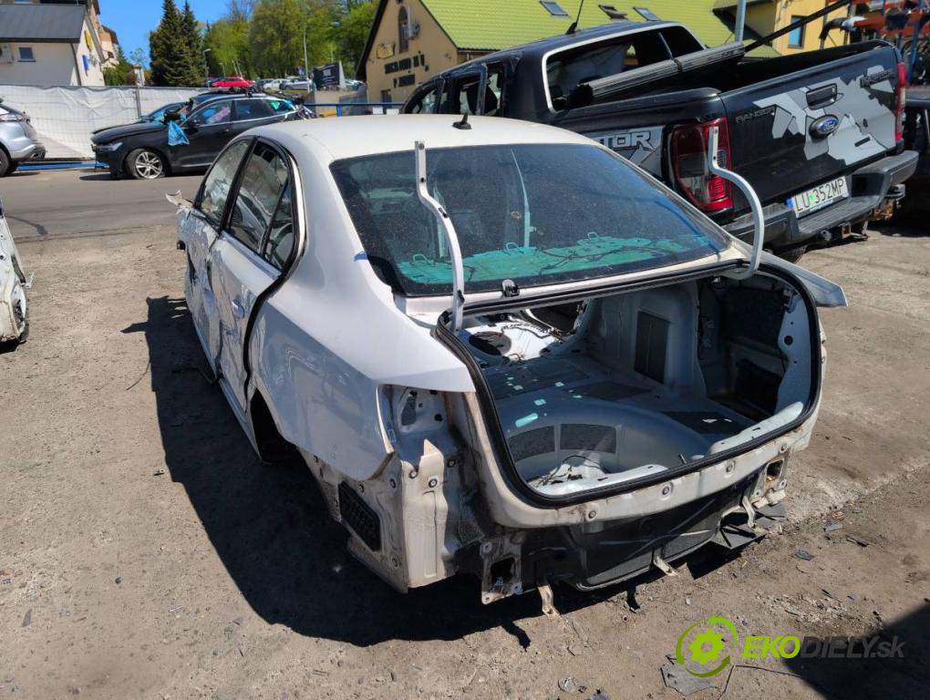 VW JETTA IV sedan 2012 90 kW 1.4 TSI 1390 karoséria ČTVRŤÁK: Blatník prah strecha PODŁUŻNICA