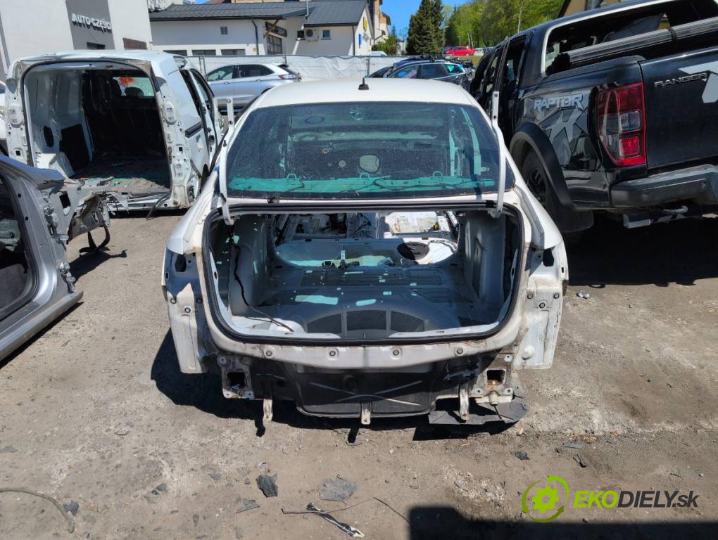 VW JETTA IV sedan 2012 90 kW 1.4 TSI 1390 karoséria ČTVRŤÁK: Blatník prah strecha PODŁUŻNICA