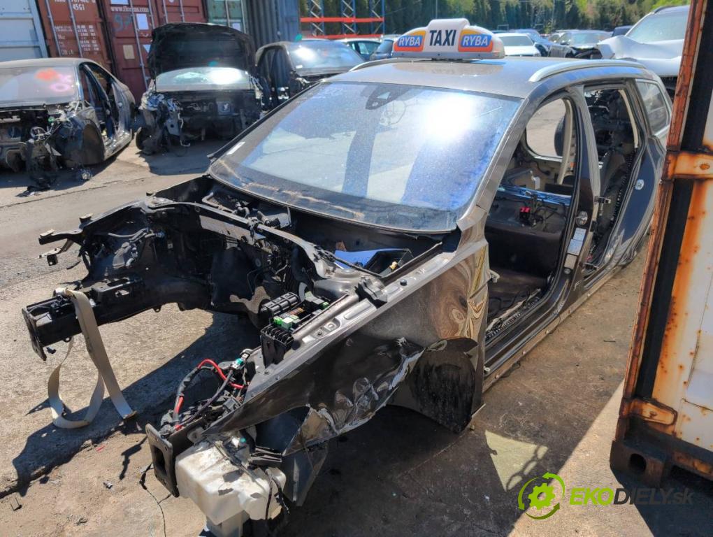 VW PASSAT B8 Kombi 2015 110 kW 2.0 TDI 1968 karoséria ČTVRŤÁK: Blatník prah strecha PODŁUŻNICA