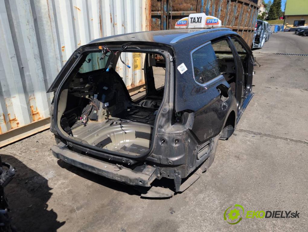 VW PASSAT B8 Kombi 2015 110 kW 2.0 TDI 1968 karoséria ČTVRŤÁK: Blatník prah strecha PODŁUŻNICA
