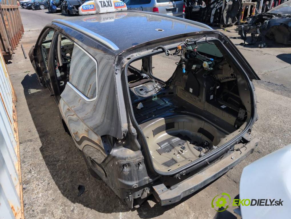 VW PASSAT B8 Kombi 2015 110 kW 2.0 TDI 1968 karoséria ČTVRŤÁK: Blatník prah strecha PODŁUŻNICA