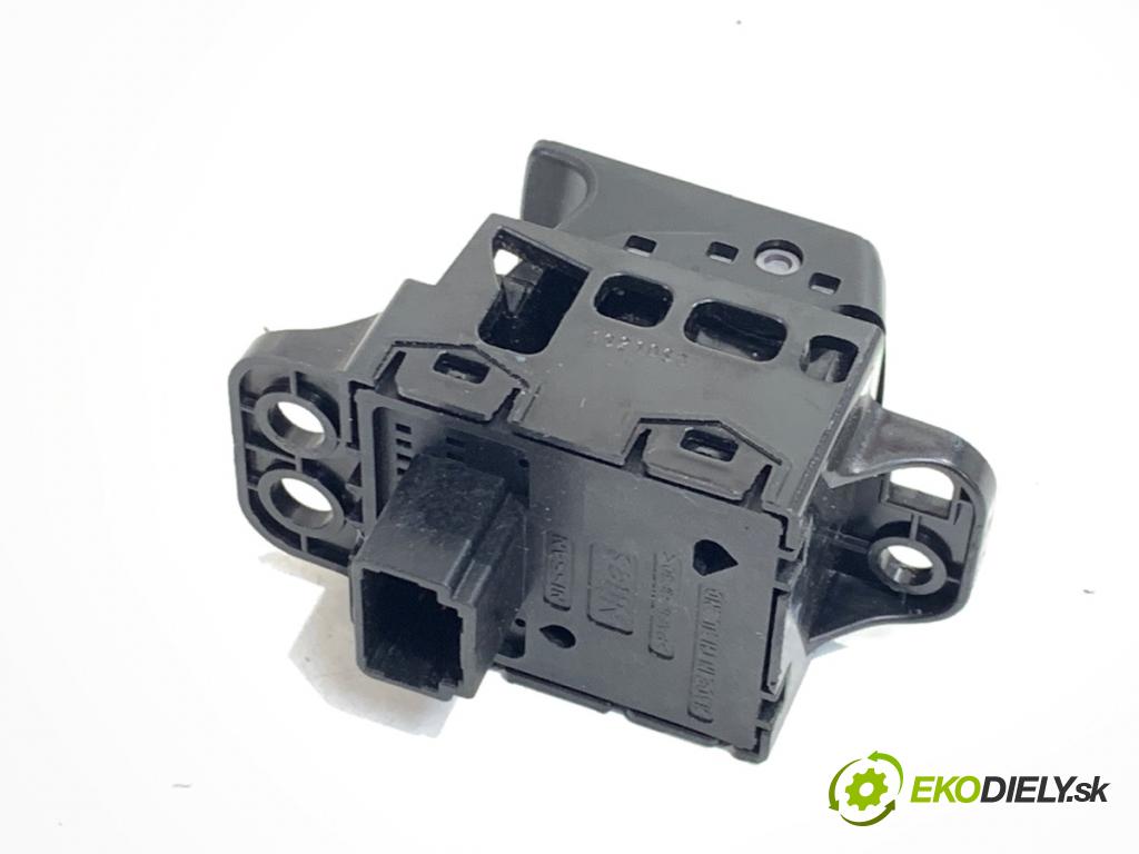 NISSAN QASHQAI J11 SUV 2016 120 kW 1.6 DIG-T 1618 Spínač brzdy ručnej brzdy  (Prepínacie páčky pod volantom)