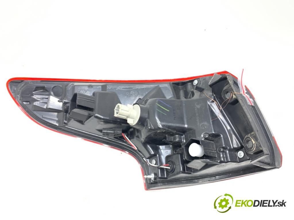 NISSAN QASHQAI J11 SUV 2016 120 kW 1.6 DIG-T 1618 světlo pravý zadní část