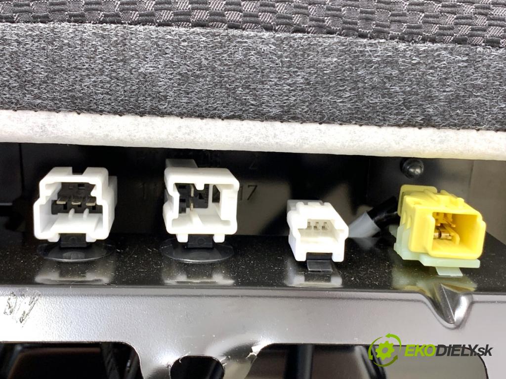 NISSAN QASHQAI J11 SUV 2016 120 kW 1.6 DIG-T 1618 sedadlo pravý přední část