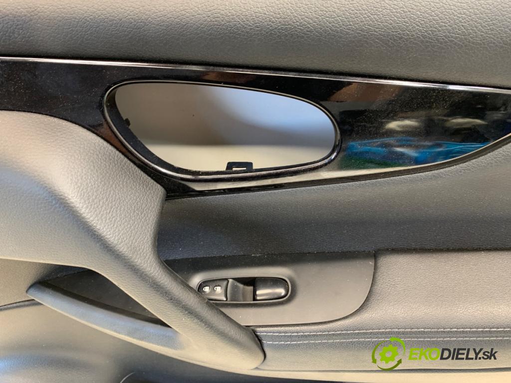 NISSAN QASHQAI J11 SUV 2016 120 kW 1.6 DIG-T 1618 čalúnenie Dvere pravy predný