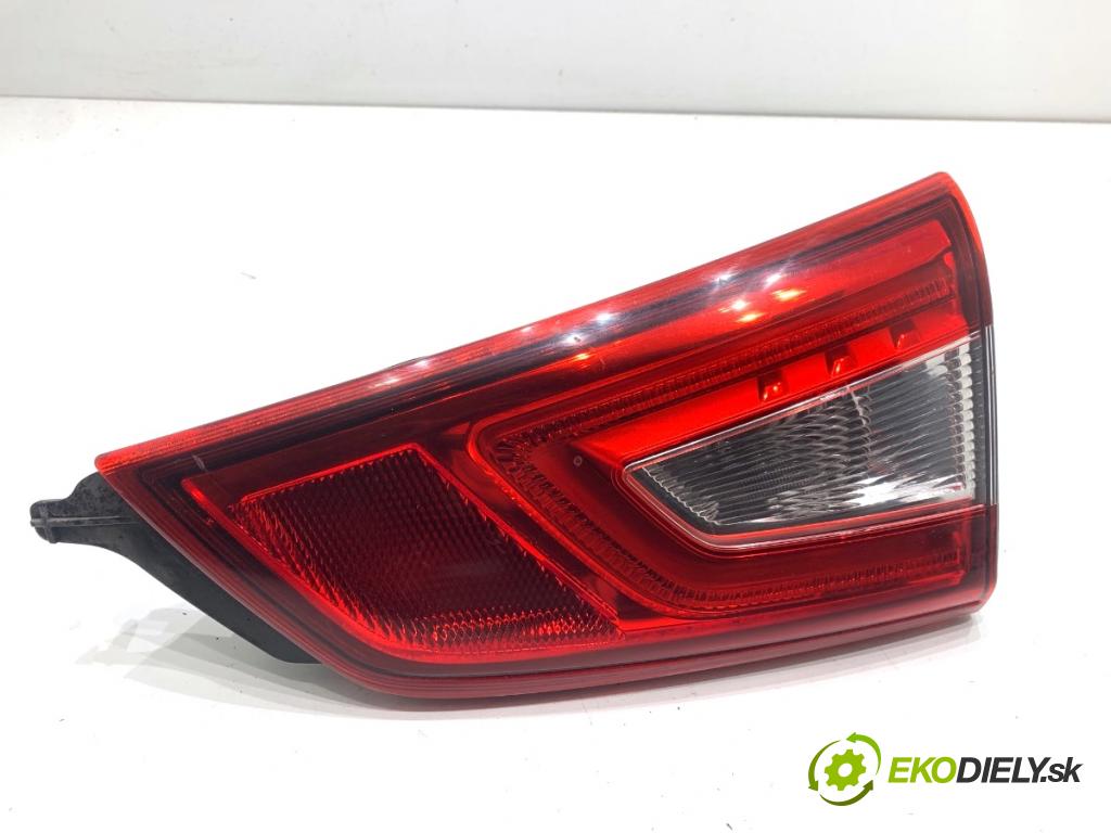 NISSAN QASHQAI J11 SUV 2016 120 kW 1.6 DIG-T 1618 Svetlo zad pravá vnútorná  (Kľučka dverí ostatné)