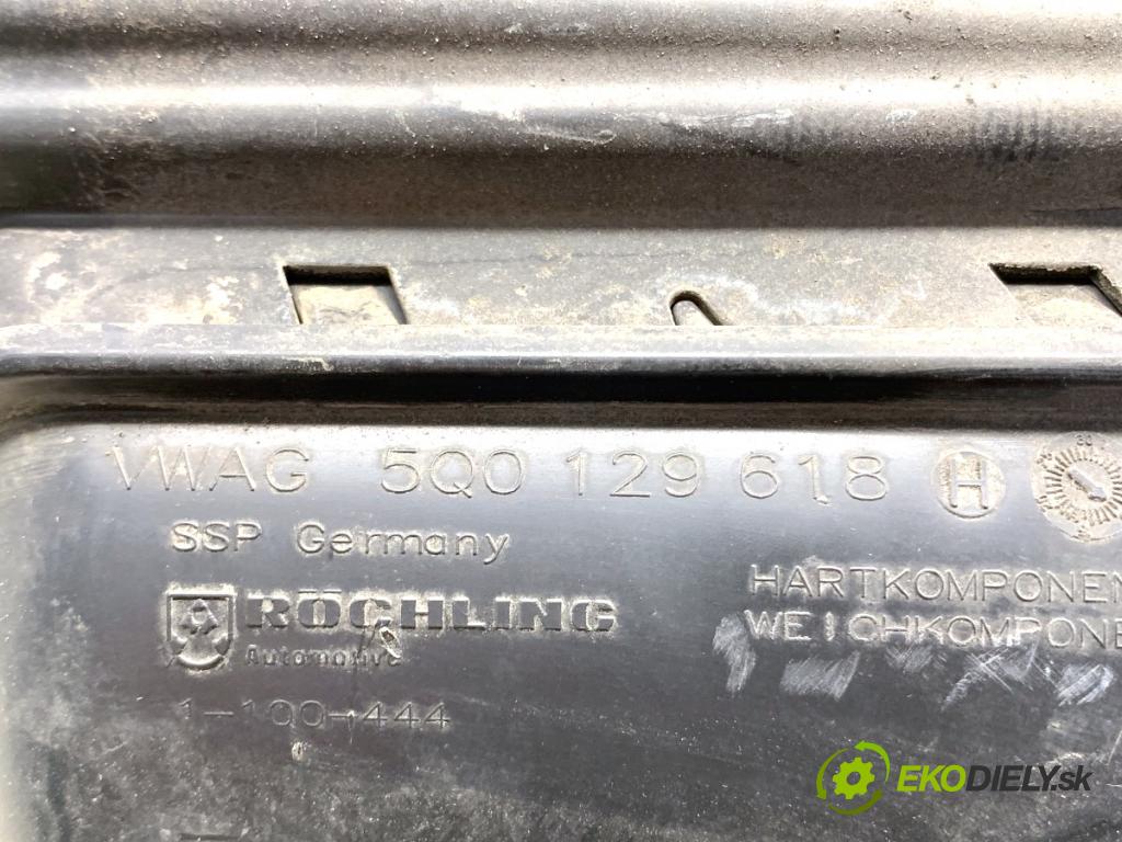 VW PASSAT B8 Kombi 2015 110 kW 2.0 TDI 1968 Obal filtra vzduchu 5Q0129607AF (Obal vzduchového filtra)