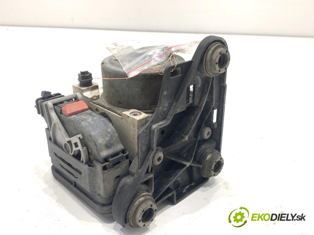 VW PASSAT B8 Kombi 2015 110 kW 2.0 TDI 1968 pumpa ABS 3Q0614517N (Pumpa ABS)