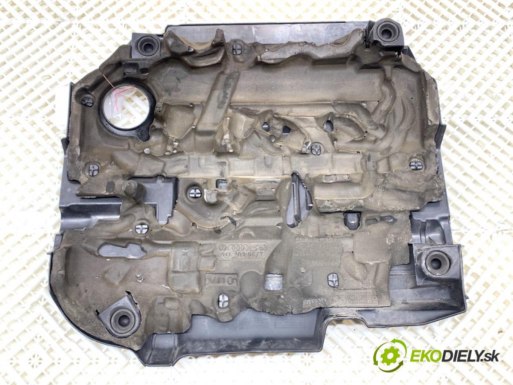 VW PASSAT B8 Kombi 2015 110 kW 2.0 TDI 1968 Kryt Motor 04L103925Q (Kryt motora)