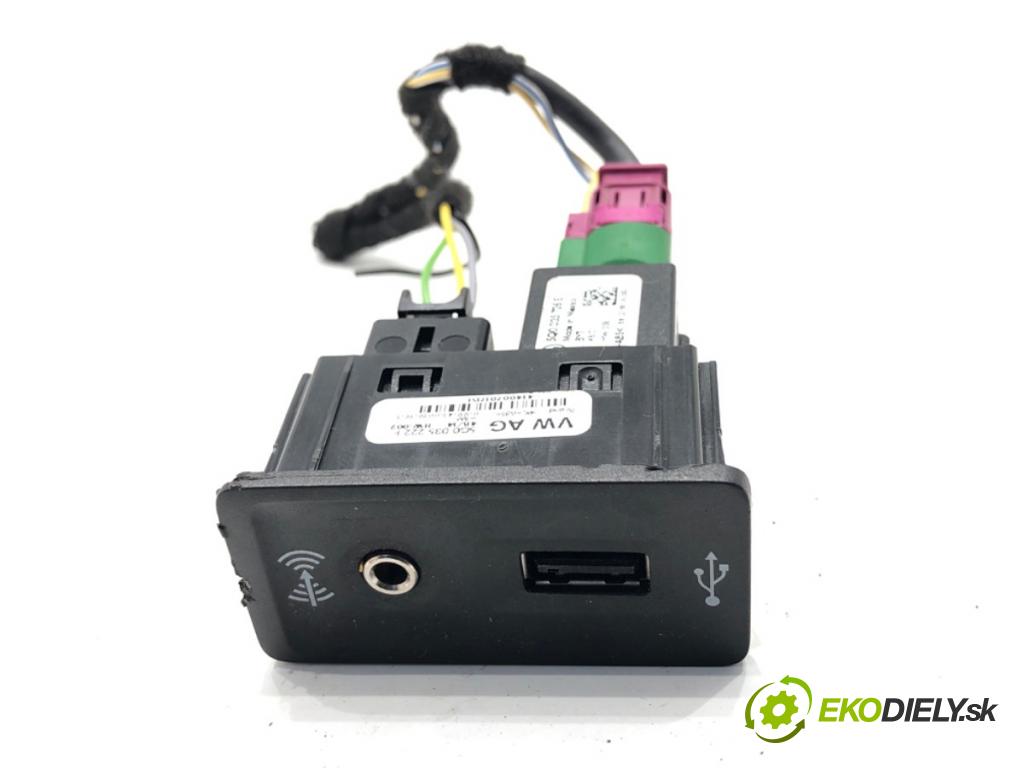 VW PASSAT B8 Kombi 2015 110 kW 2.0 TDI 1968 HNÍZDO: USB 5G0035222F