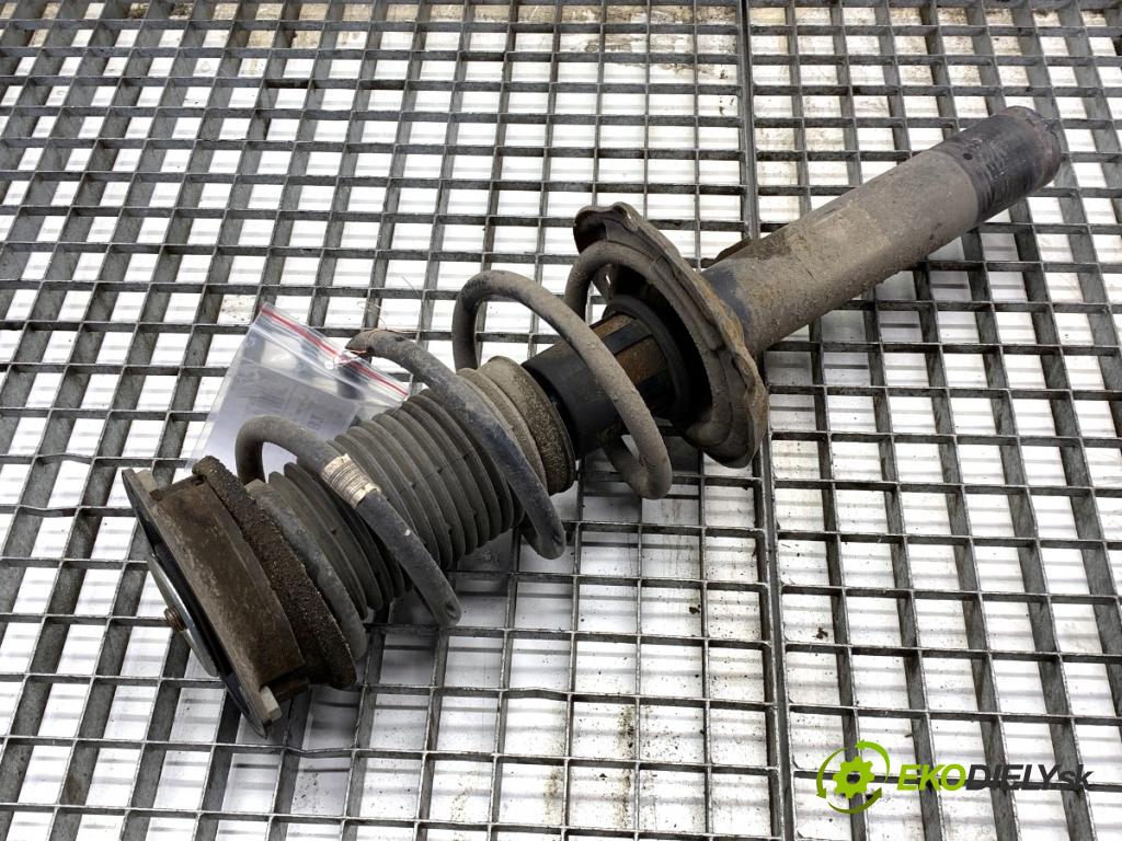 VW PASSAT B8 Kombi 2015 110 kW 2.0 TDI 1968 tlumič pravý přední část ZE 3Q0413031BN