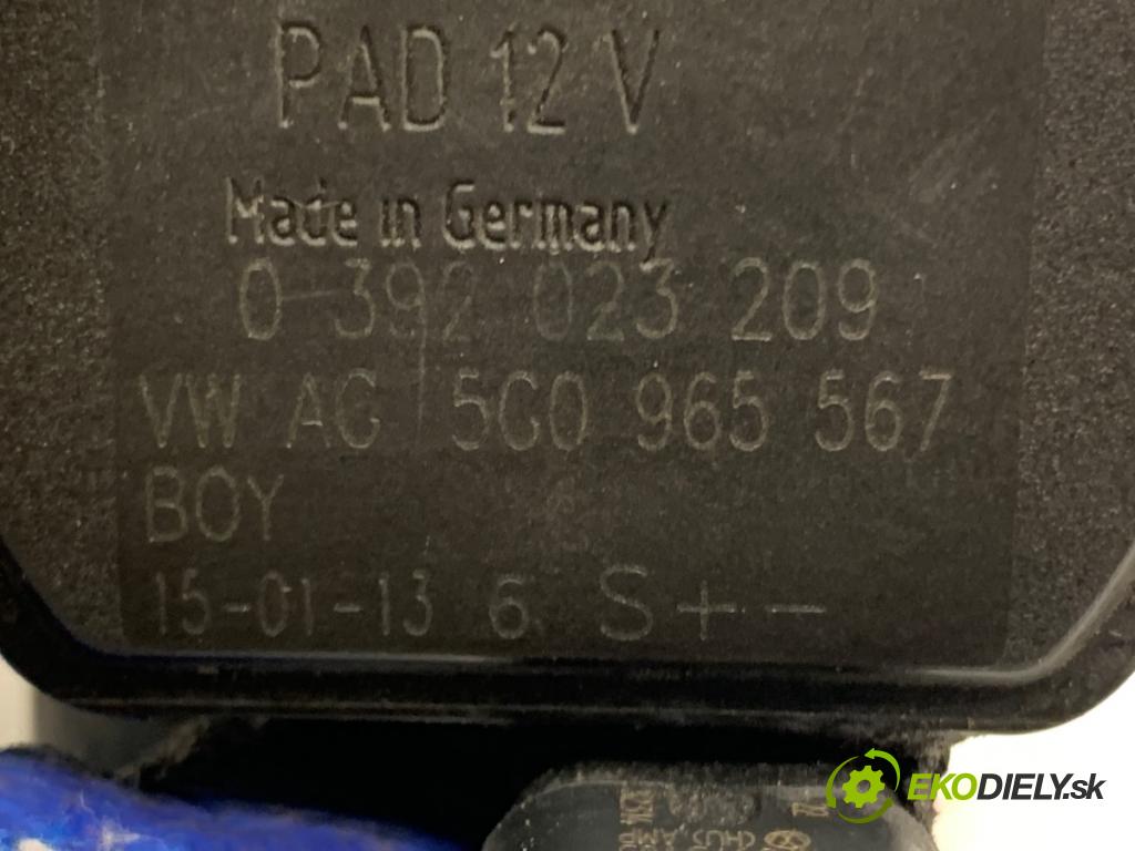 VW PASSAT B8 Kombi 2015 110 kW 2.0 TDI 1968 DALŠÍ: Pumpa vody 5G0965567 (Vodná pumpa)