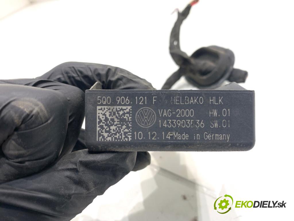 VW PASSAT B8 Kombi 2015 110 kW 2.0 TDI 1968 modul pumpy paliva 5Q0906121F