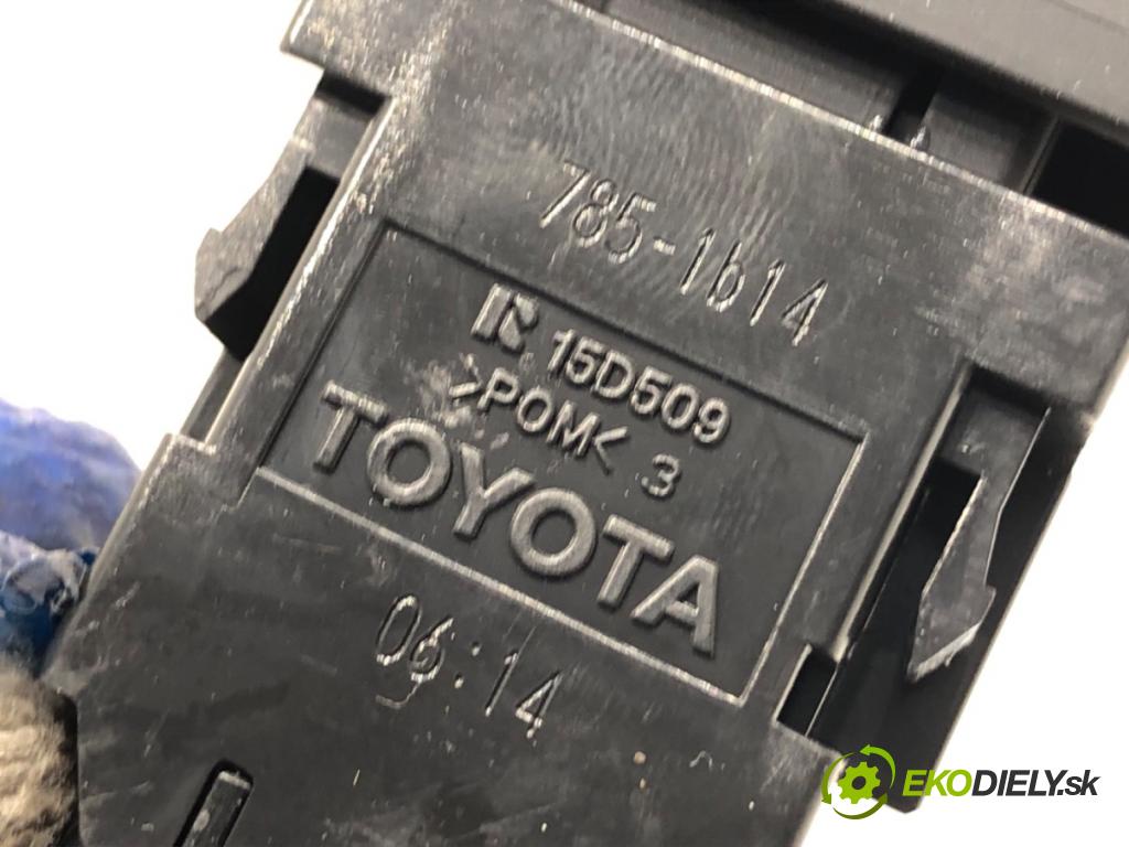 TOYOTA YARIS IV SUV 2021 92 kW 1.5 (MXPB10) 1490 Spínač svetiel výstražných (núdzových) 15D509 (Prepínacie páčky pod volantom)