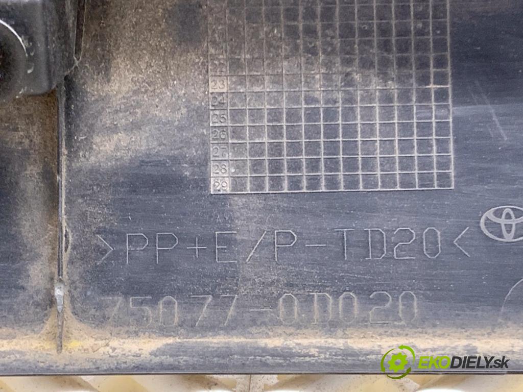 TOYOTA YARIS IV SUV 2021 92 kW 1.5 (MXPB10) 1490 lišta dveře pravý zadní část 75077-0D020
