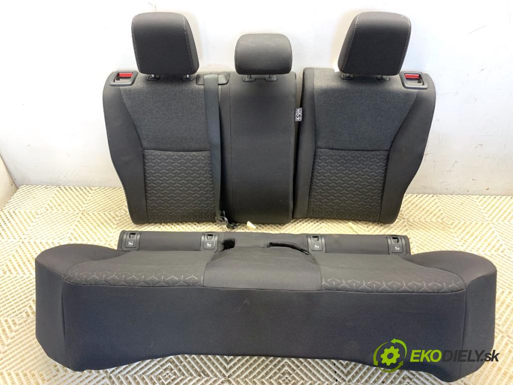 TOYOTA YARIS IV SUV 2021 92 kW 1.5 (MXPB10) 1490 Sedadlo druhý rad 