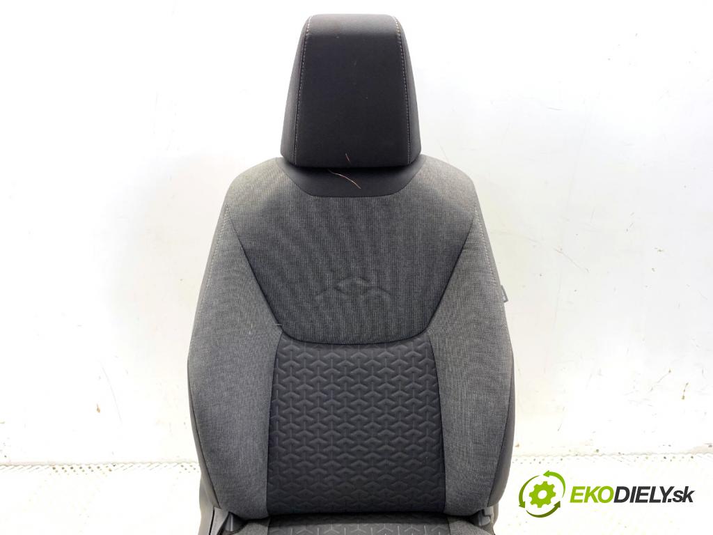 TOYOTA YARIS IV SUV 2021 92 kW 1.5 (MXPB10) 1490 Sedadlo pravy predný