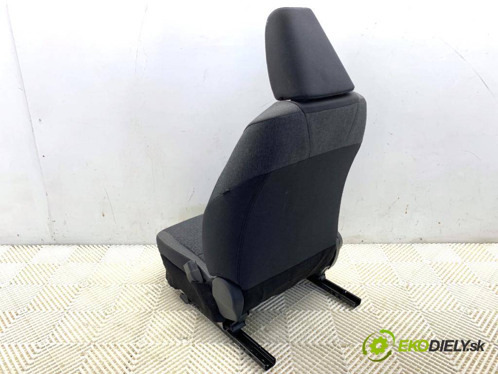 TOYOTA YARIS IV SUV 2021 92 kW 1.5 (MXPB10) 1490 Sedadlo pravy predný
