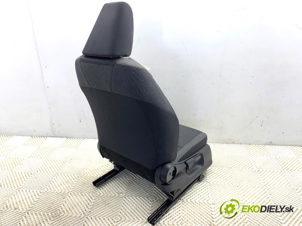 TOYOTA YARIS IV SUV 2021 92 kW 1.5 (MXPB10) 1490 Sedadlo pravy predný