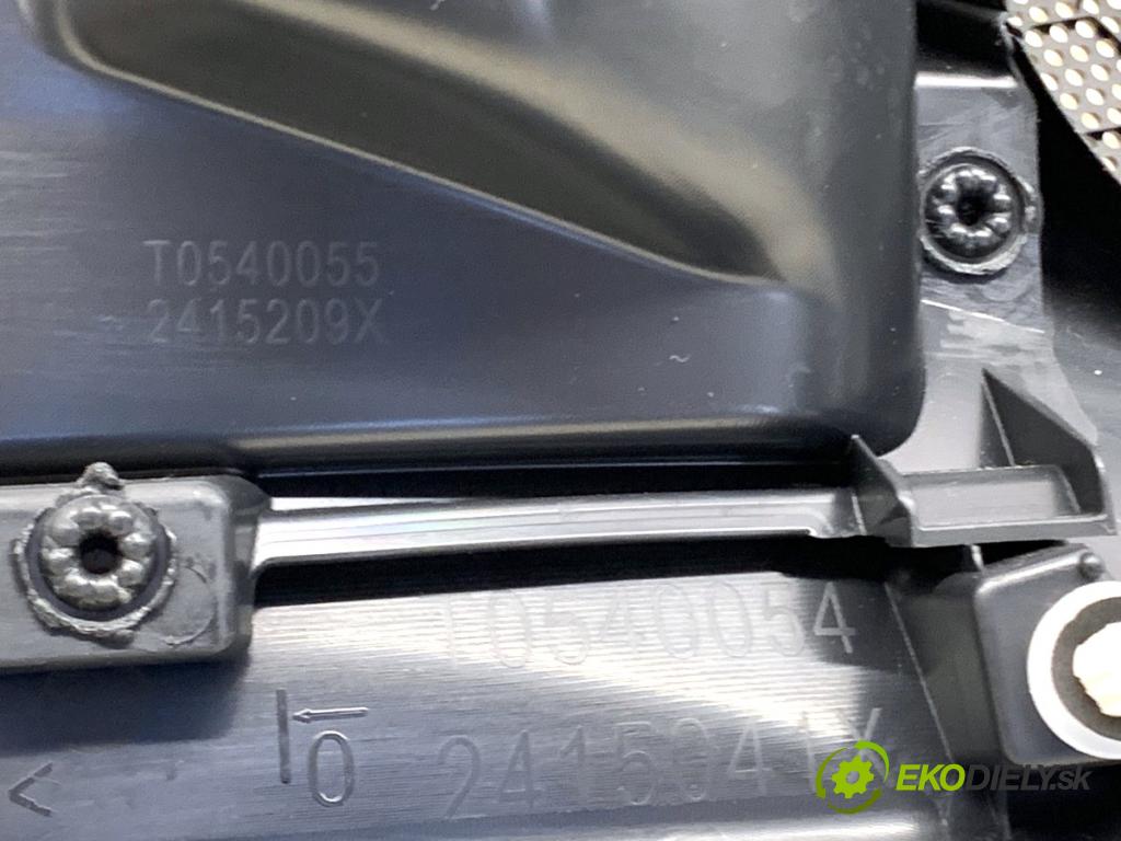 TOYOTA YARIS IV SUV 2021 92 kW 1.5 (MXPB10) 1490 čalúnenie Dvere pravy predný